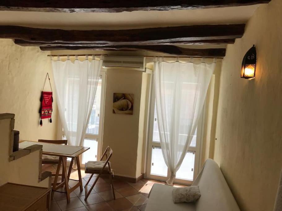 Lo Sguardo Sul Corso - Appartamento Intero Cagliari Dış mekan fotoğraf